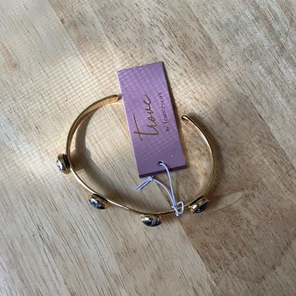 NWT Francesca’s gold cuff bracelet - Picture 2 of 3